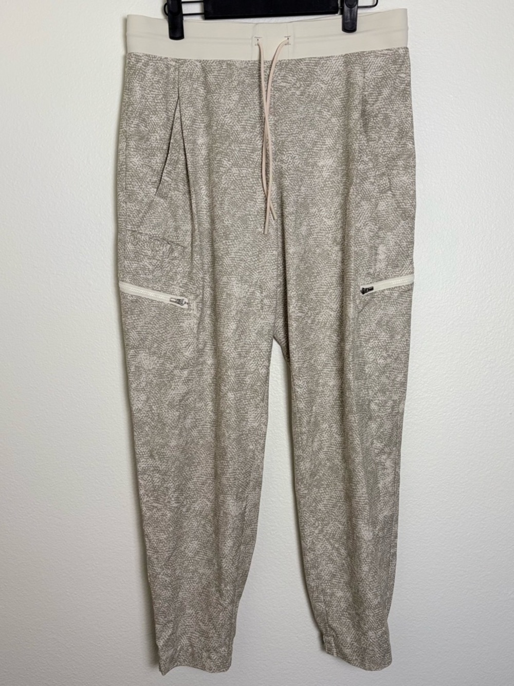 Athleta Venture Printed Pants Size 10